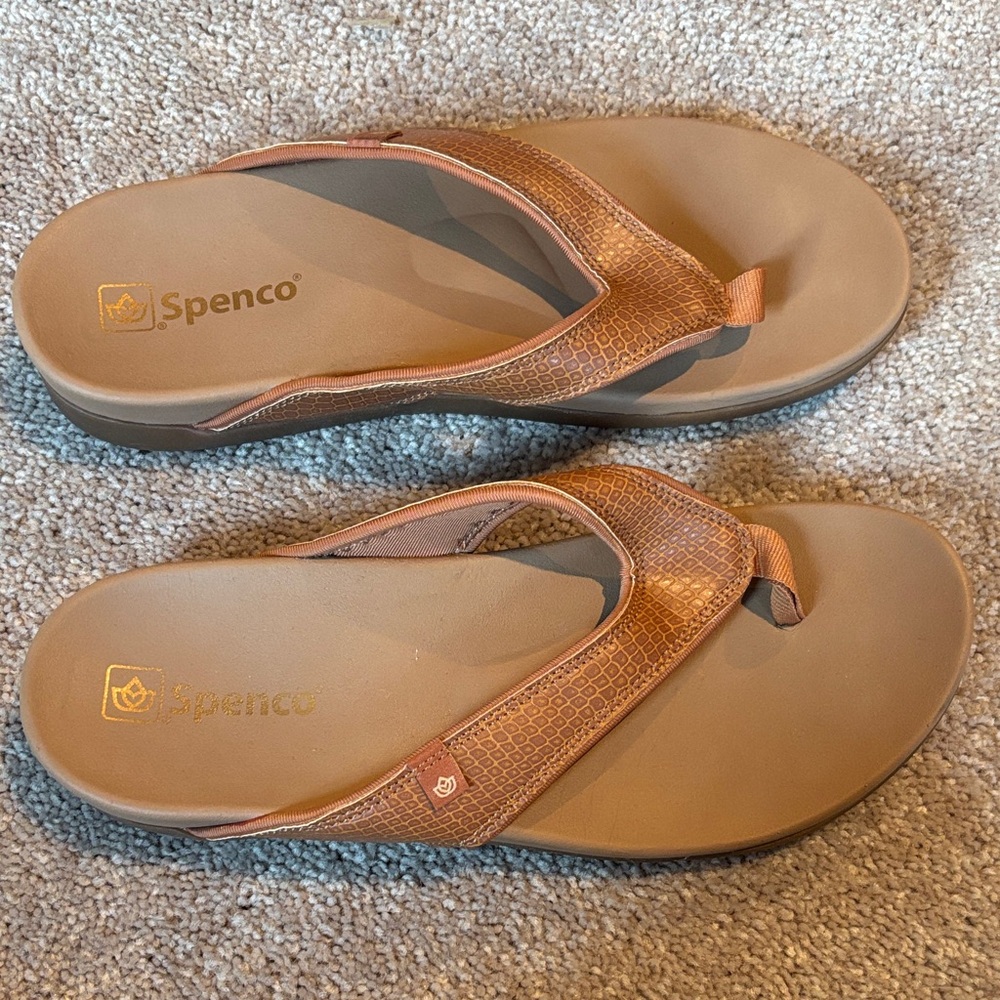 Spenco Tan Contoured Flip-Flop Sandals. Size 9.5 D. 11 inches long.